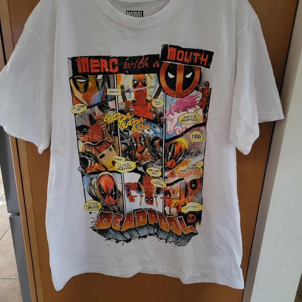 Marvel Deadpool Comic Graphic Tee Mens Short Sleeve Size L